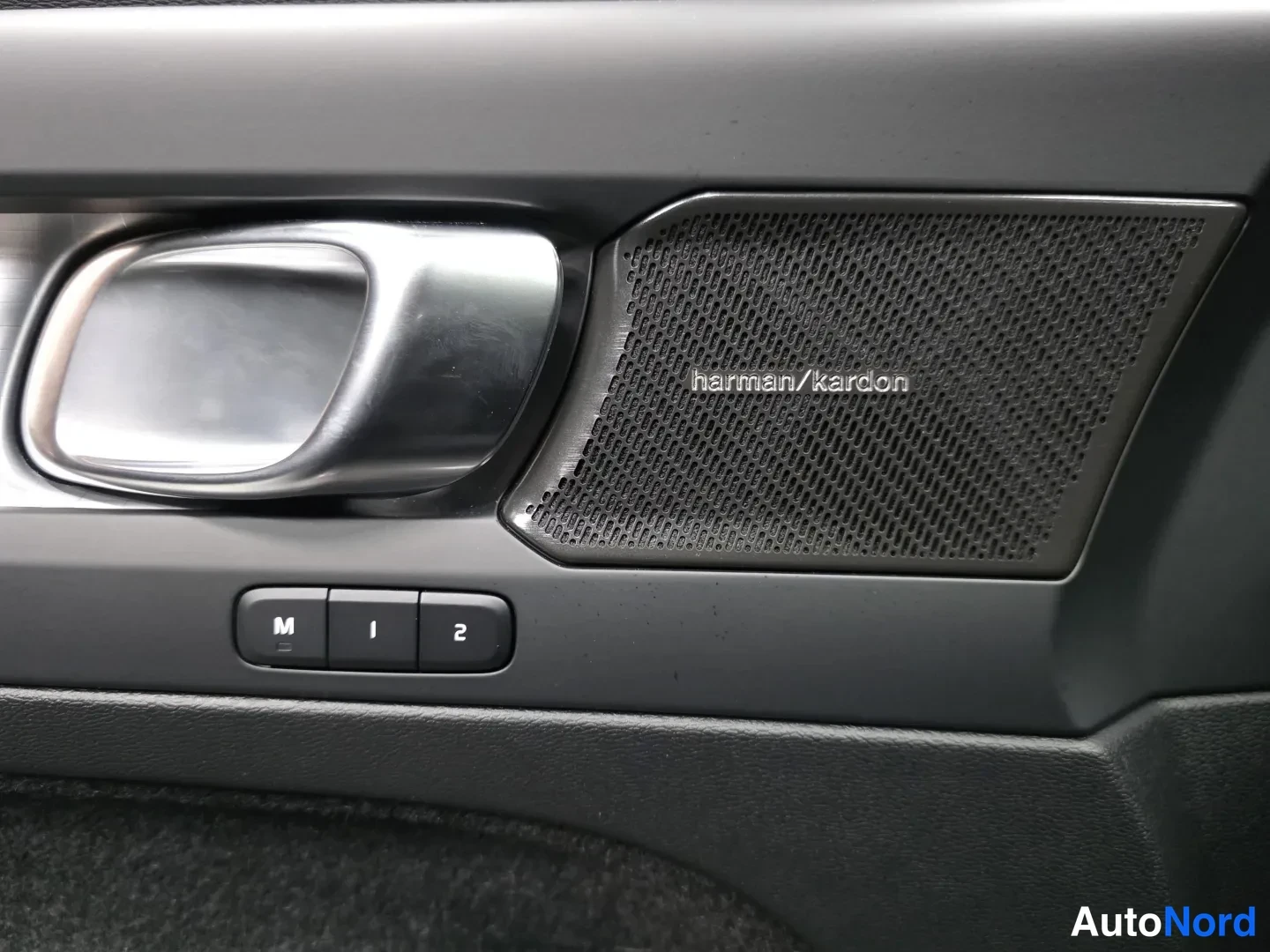 Blue Volvo XC40 2026, photo 15