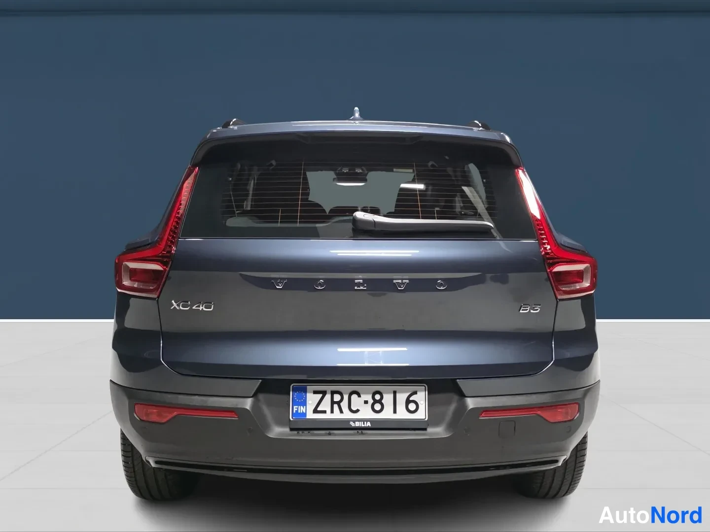 Blue Volvo XC40 2026, rear, photo 6