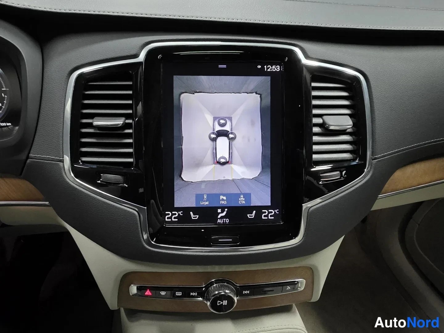 White Volvo XC90 2019, photo 18