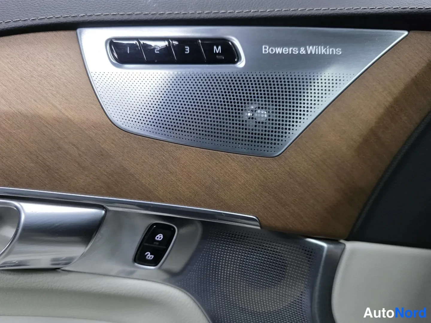 White Volvo XC90 2019, detail, photo 9