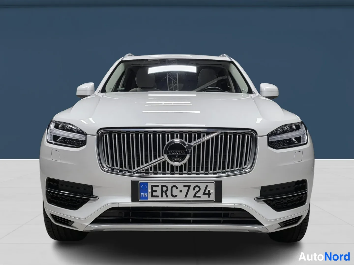 White Volvo XC90 2019, front, photo 3