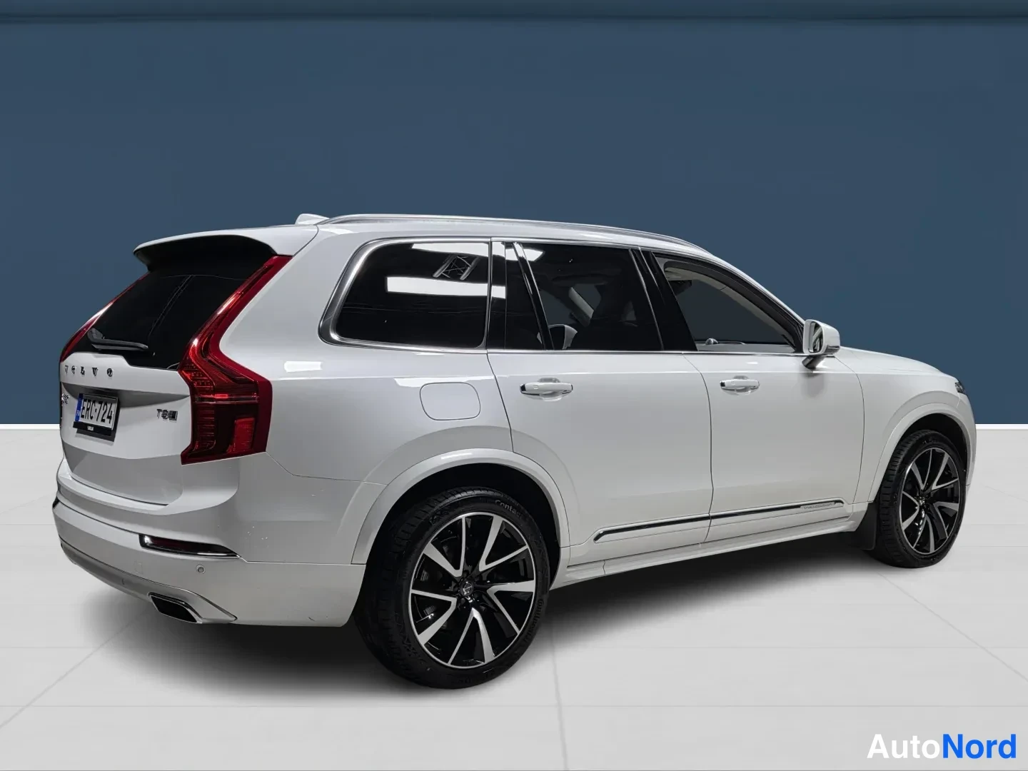 White Volvo XC90 2019, rear three-quarter, photo 4