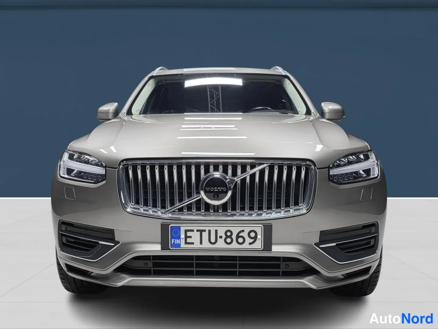 Grey Volvo XC90 2022, front, photo 3