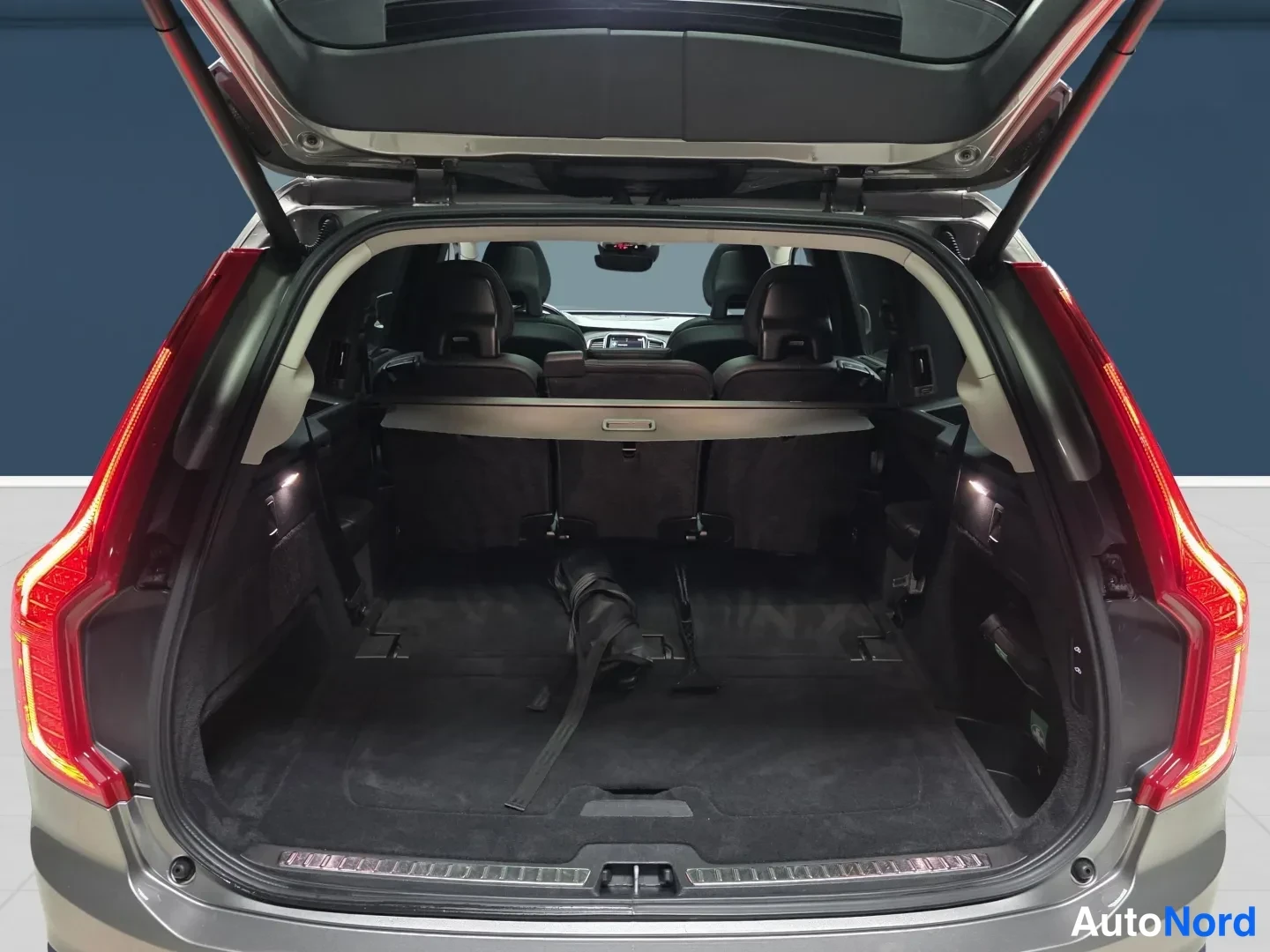 Grey Volvo XC90 2022, rear, photo 7