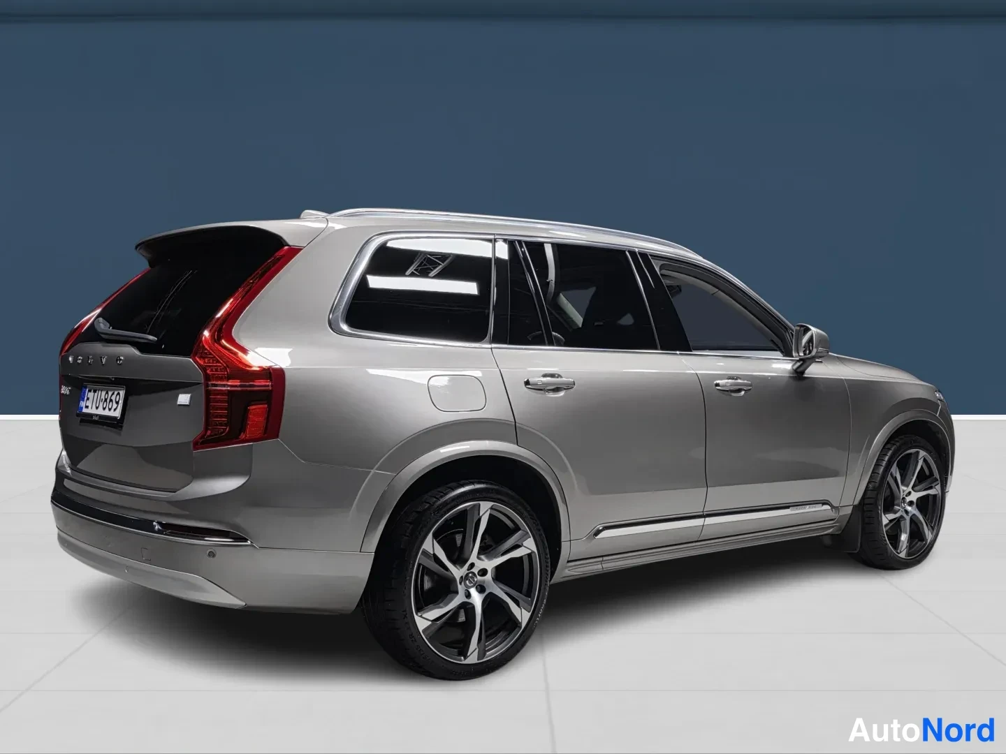 Grey Volvo XC90 2022, rear three-quarter, photo 4