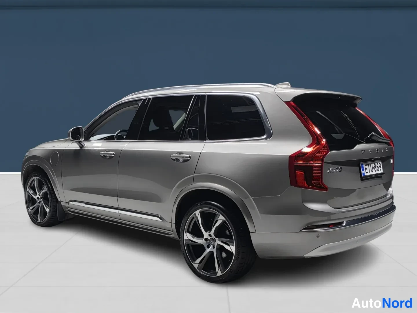 Grey Volvo XC90 2022, rear three-quarter, photo 5