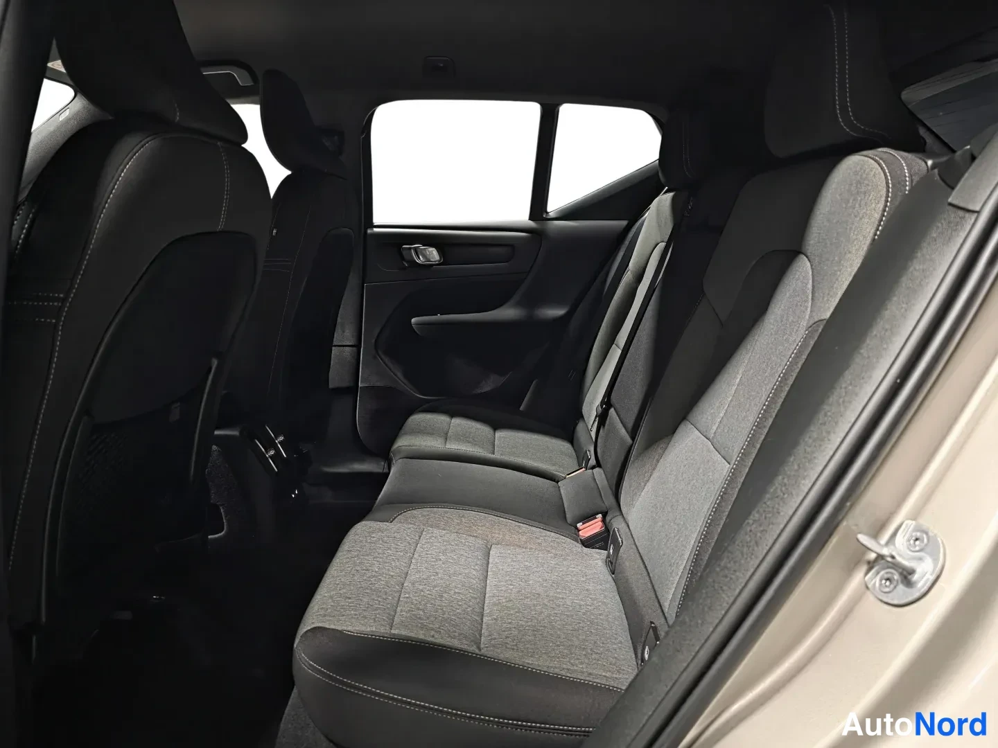Brown Volvo XC40 2024, photo 11
