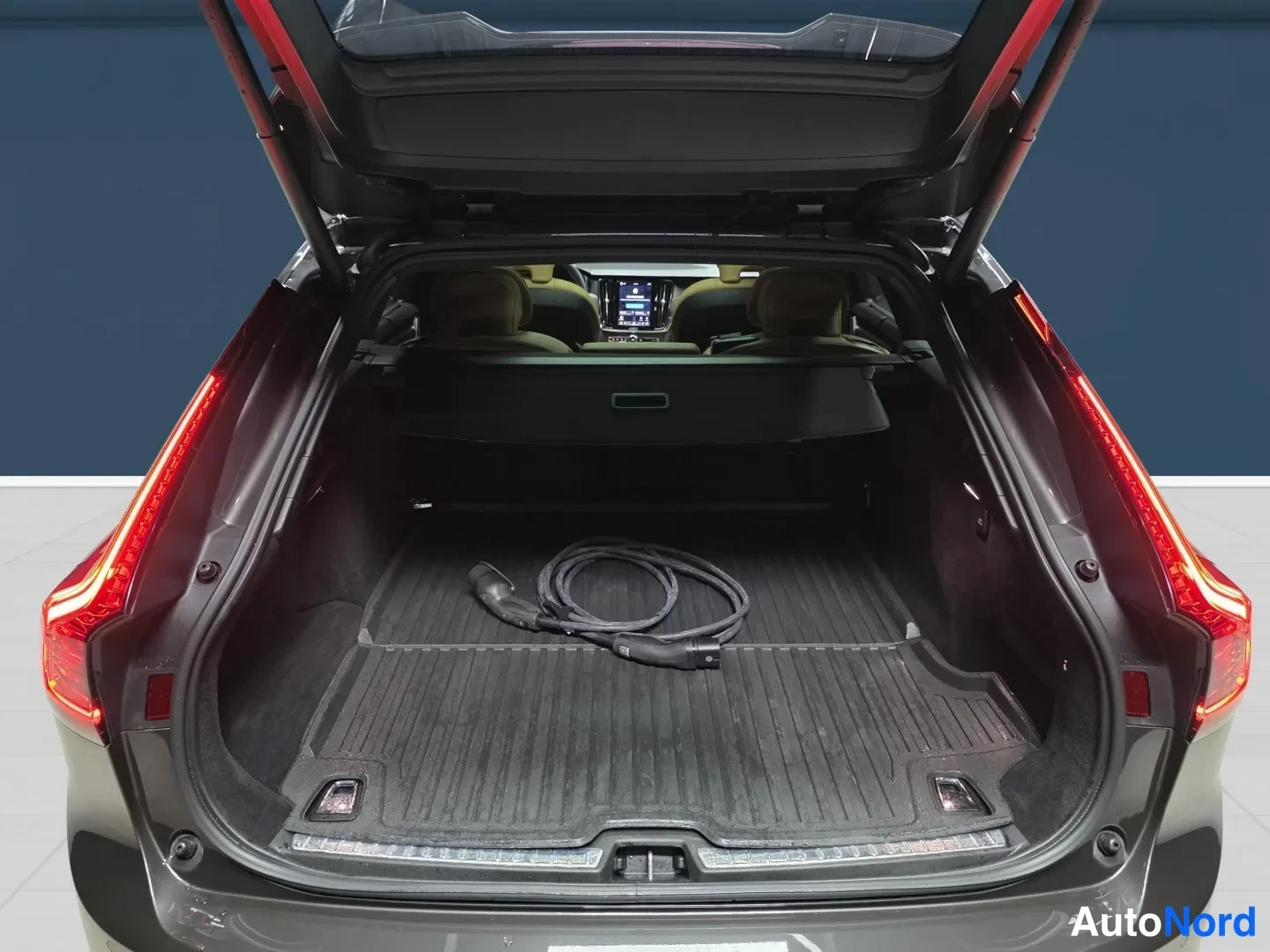 Grey Volvo V90 2024, rear, photo 6