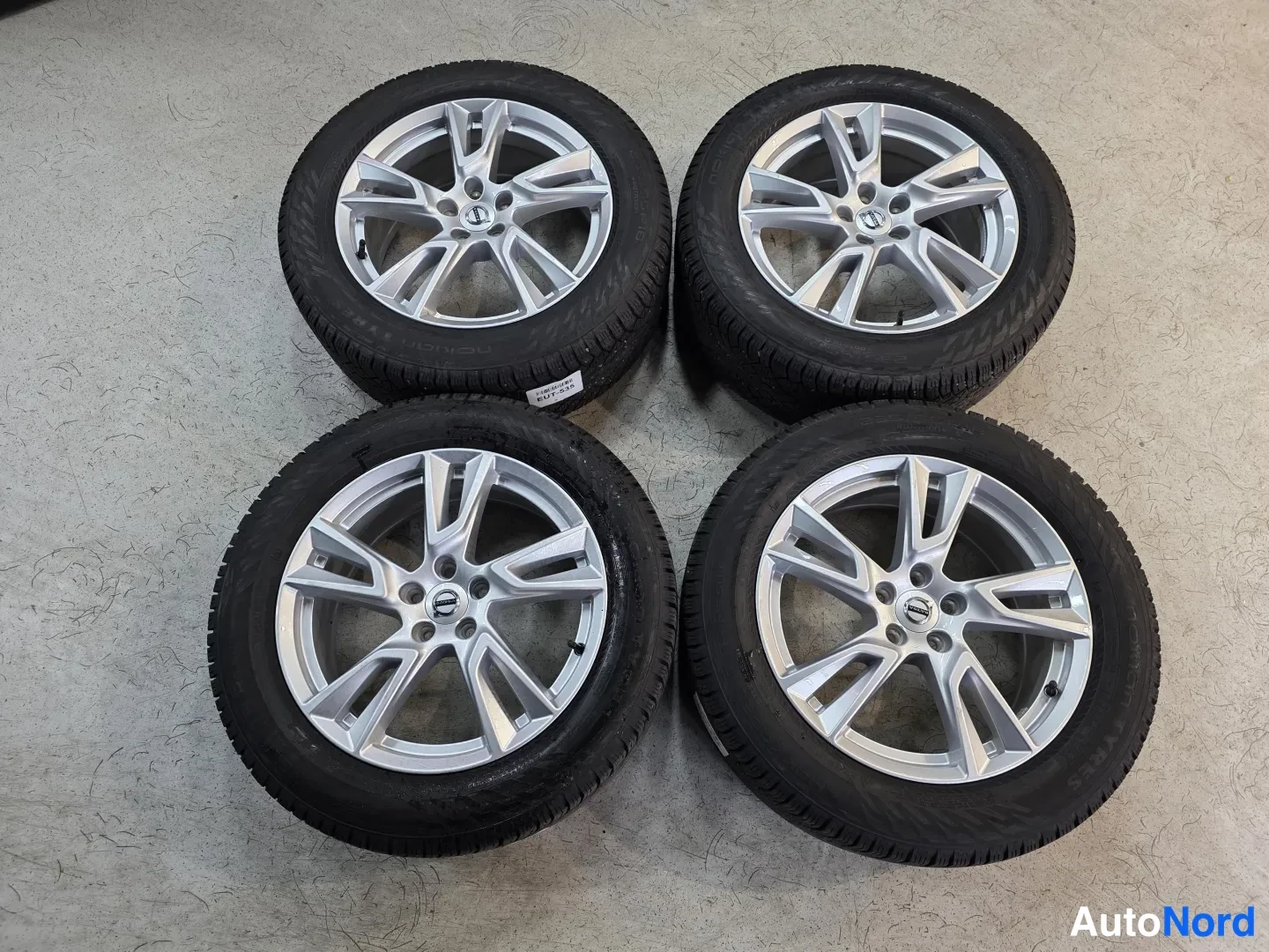 Grey Volvo XC40 2024, photo 17