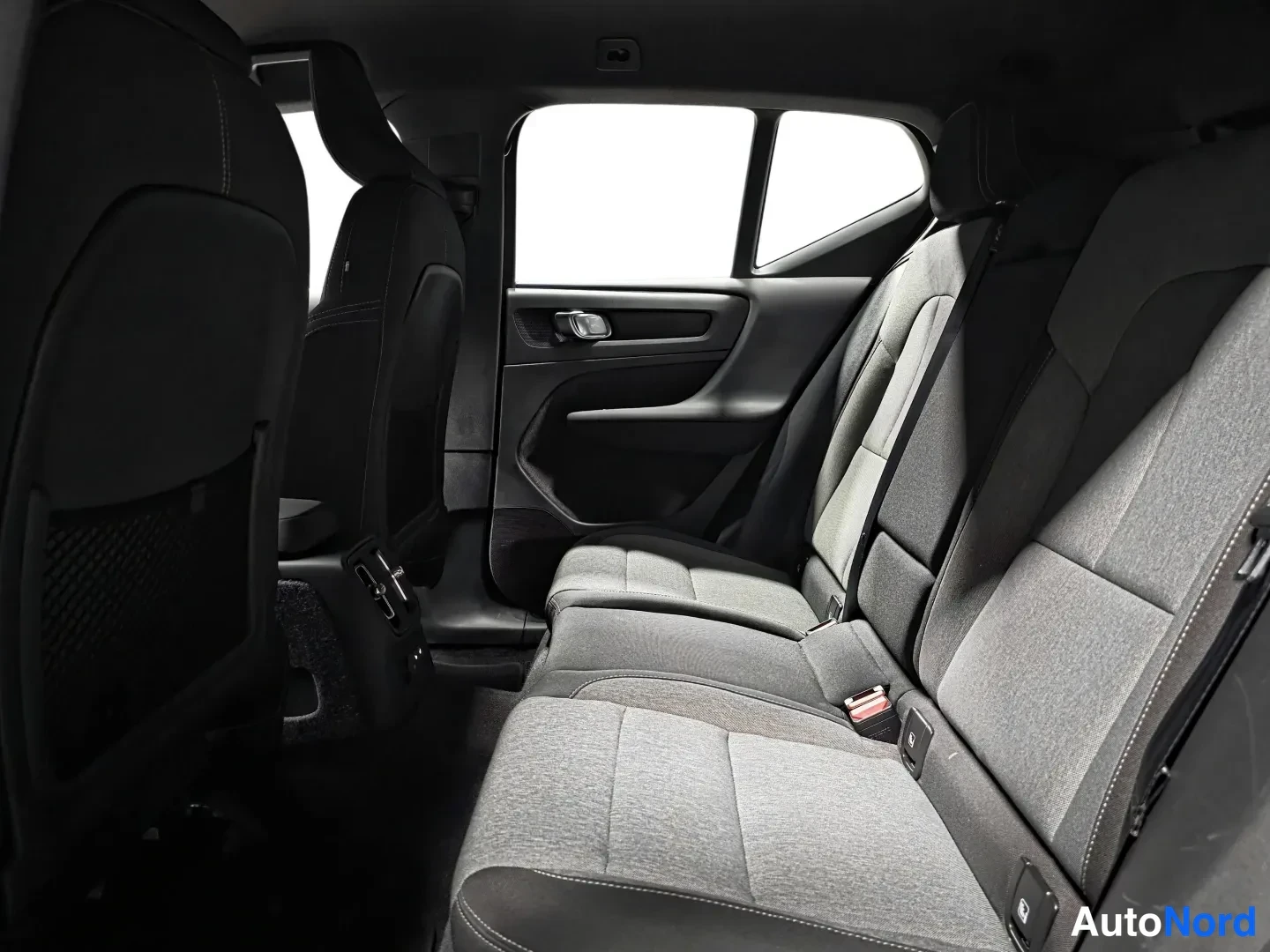 Grey Volvo XC40 2024, photo 10