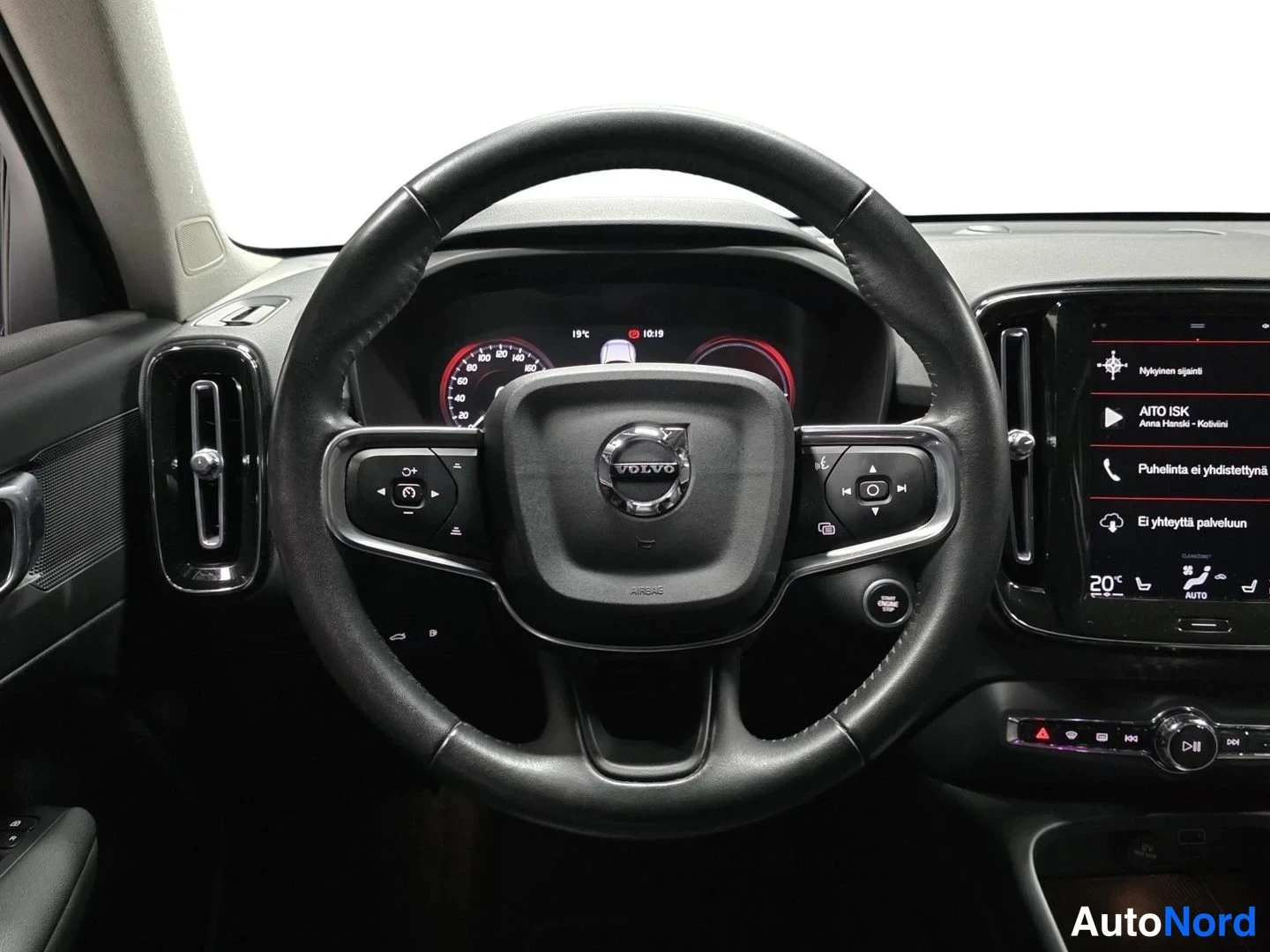 White Volvo XC40 2021, photo 10