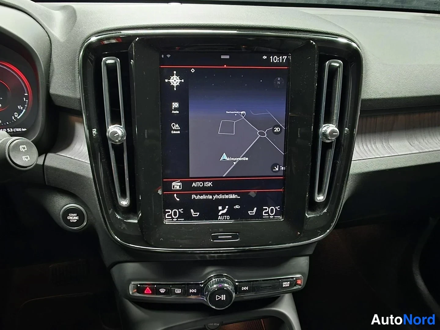 White Volvo XC40 2021, photo 13