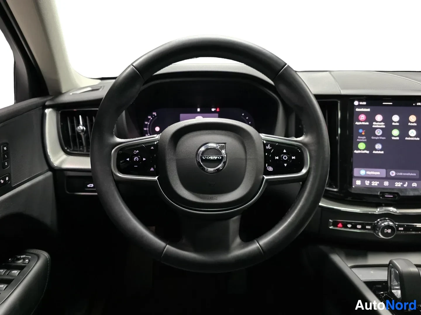 Ruskea Volvo XC60 2025, kuva 11