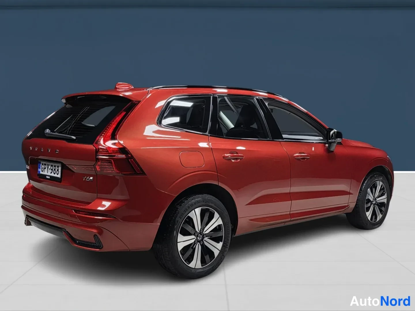 Punainen Volvo XC60 2025, takaviisto, kuva 4