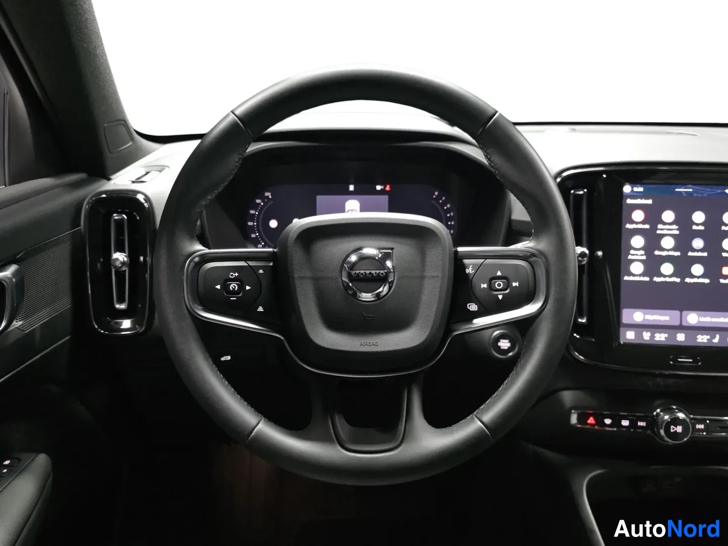 Black Volvo XC40 2025, photo 12