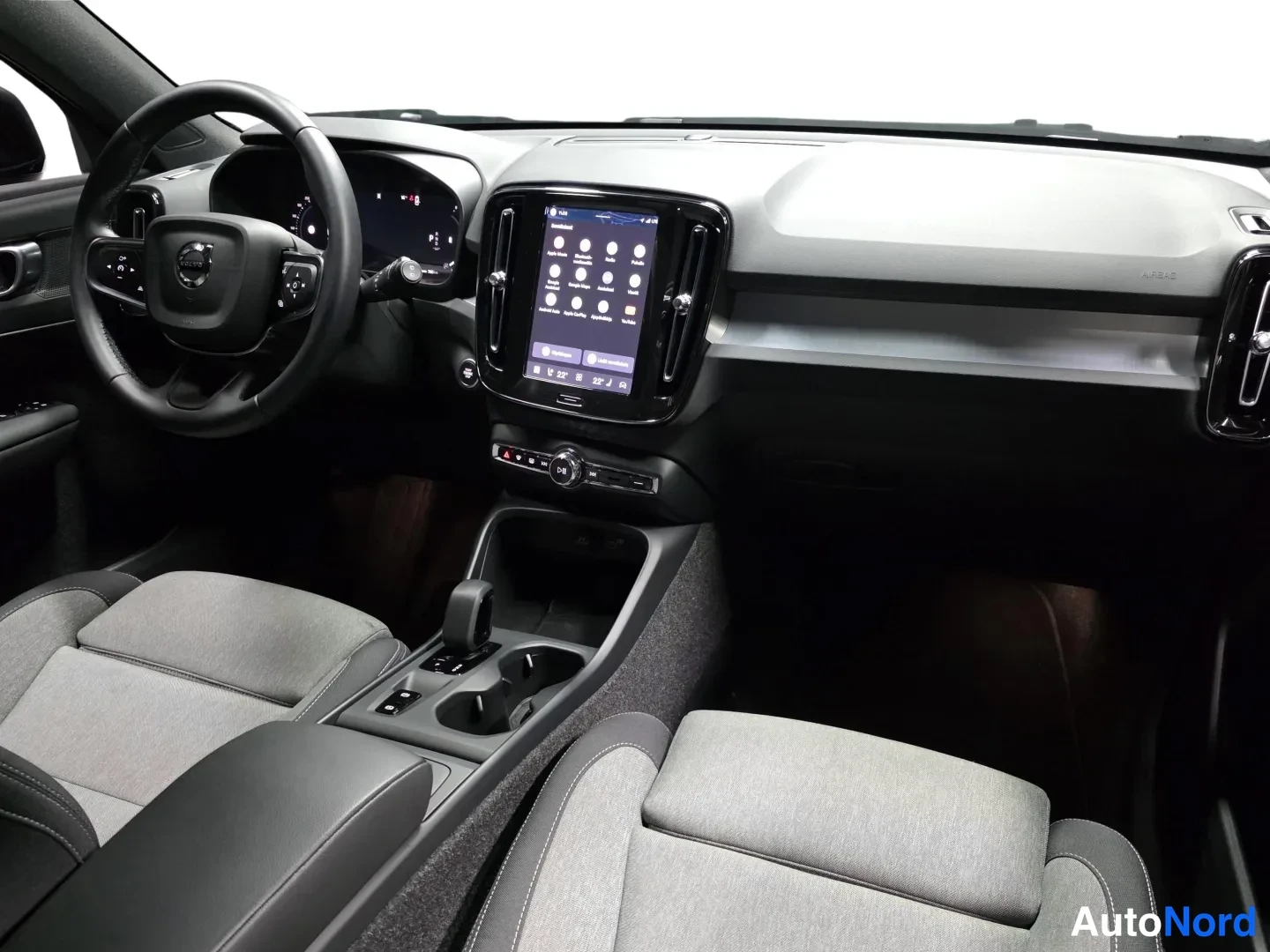Black Volvo XC40 2025, photo 17