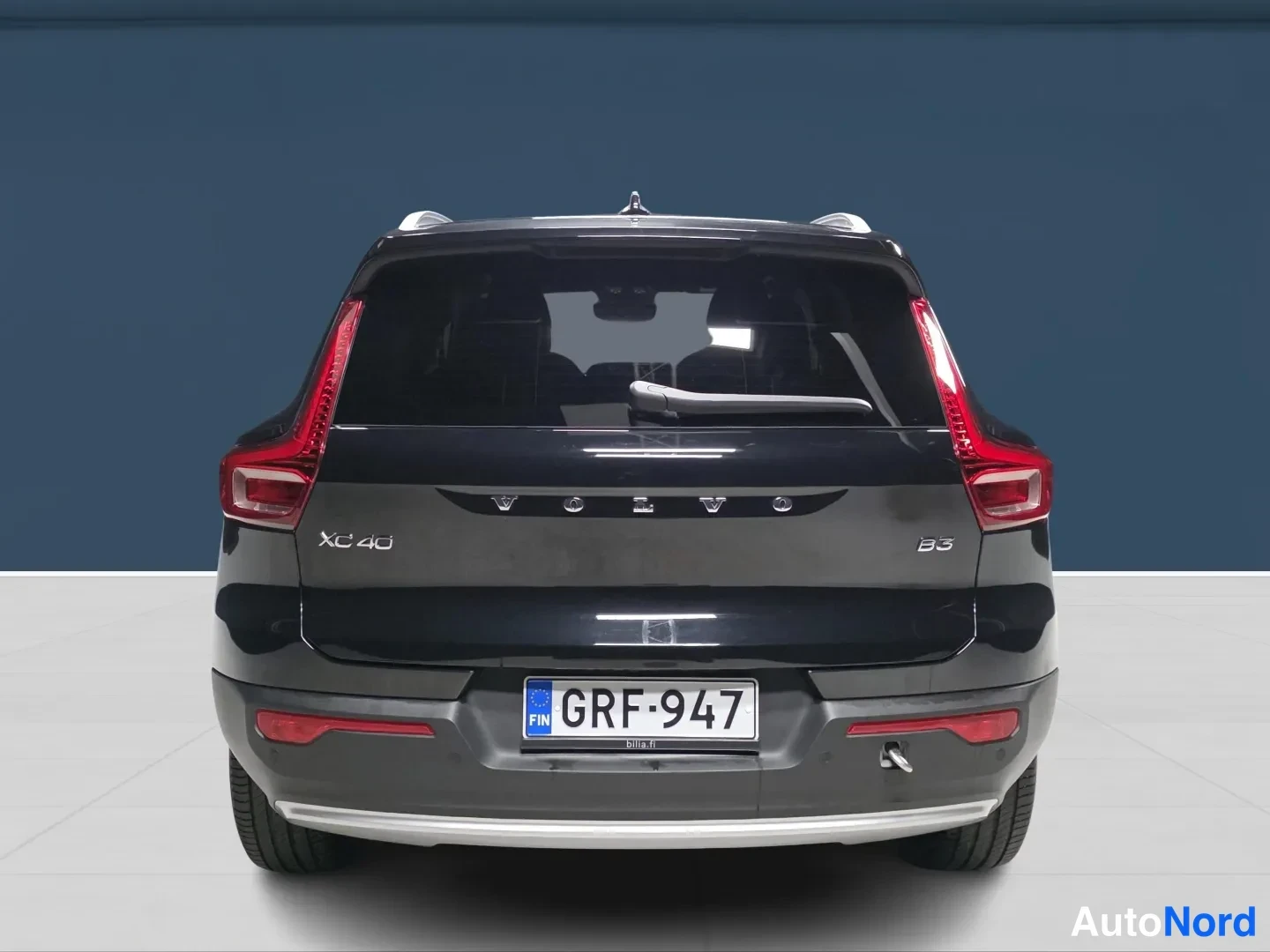 Black Volvo XC40 2025, rear, photo 6