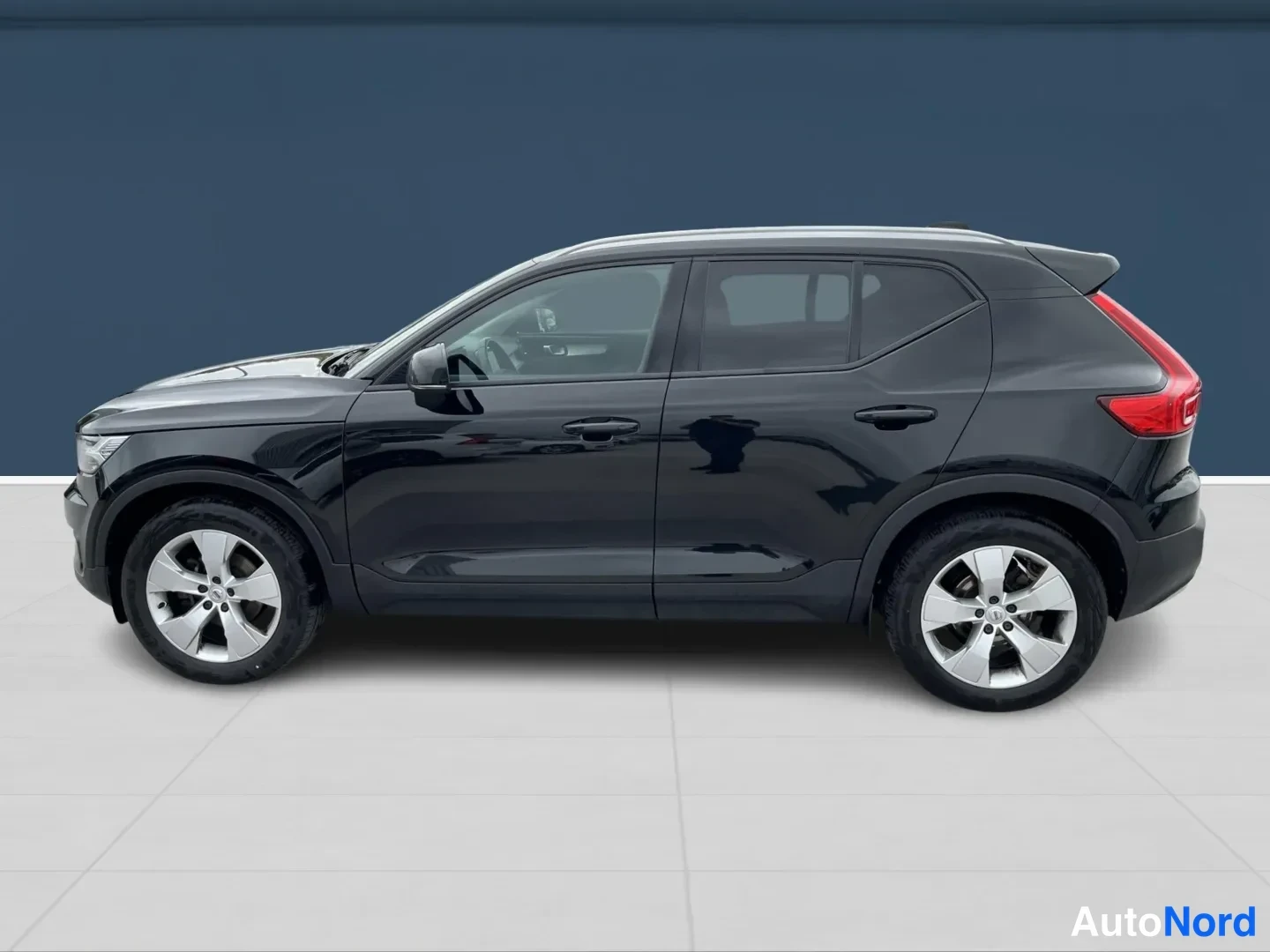 Black Volvo XC40 2020, side, photo 5