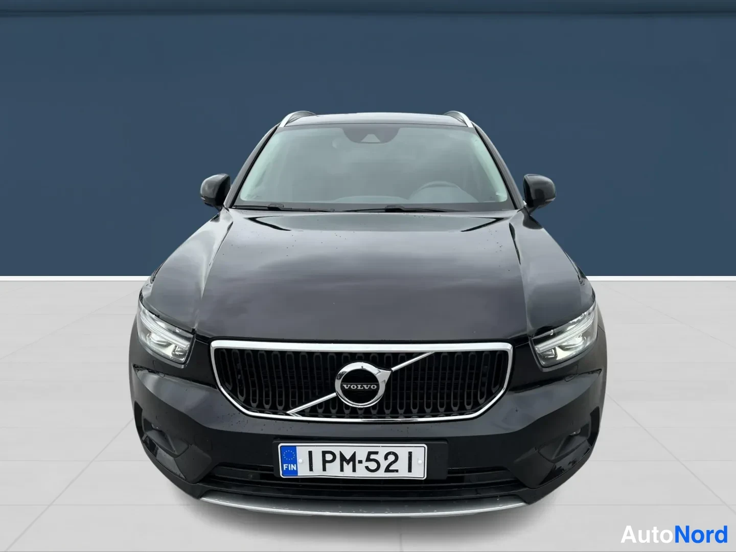 Black Volvo XC40 2020, front, photo 4