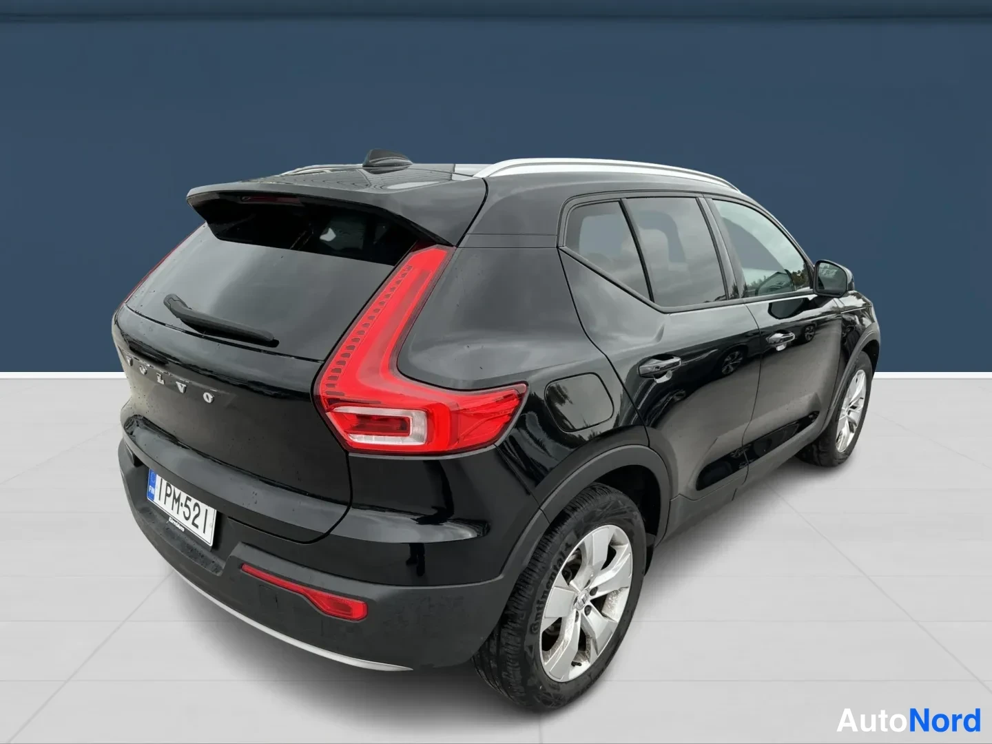 Black Volvo XC40 2020, rear three-quarter, photo 6