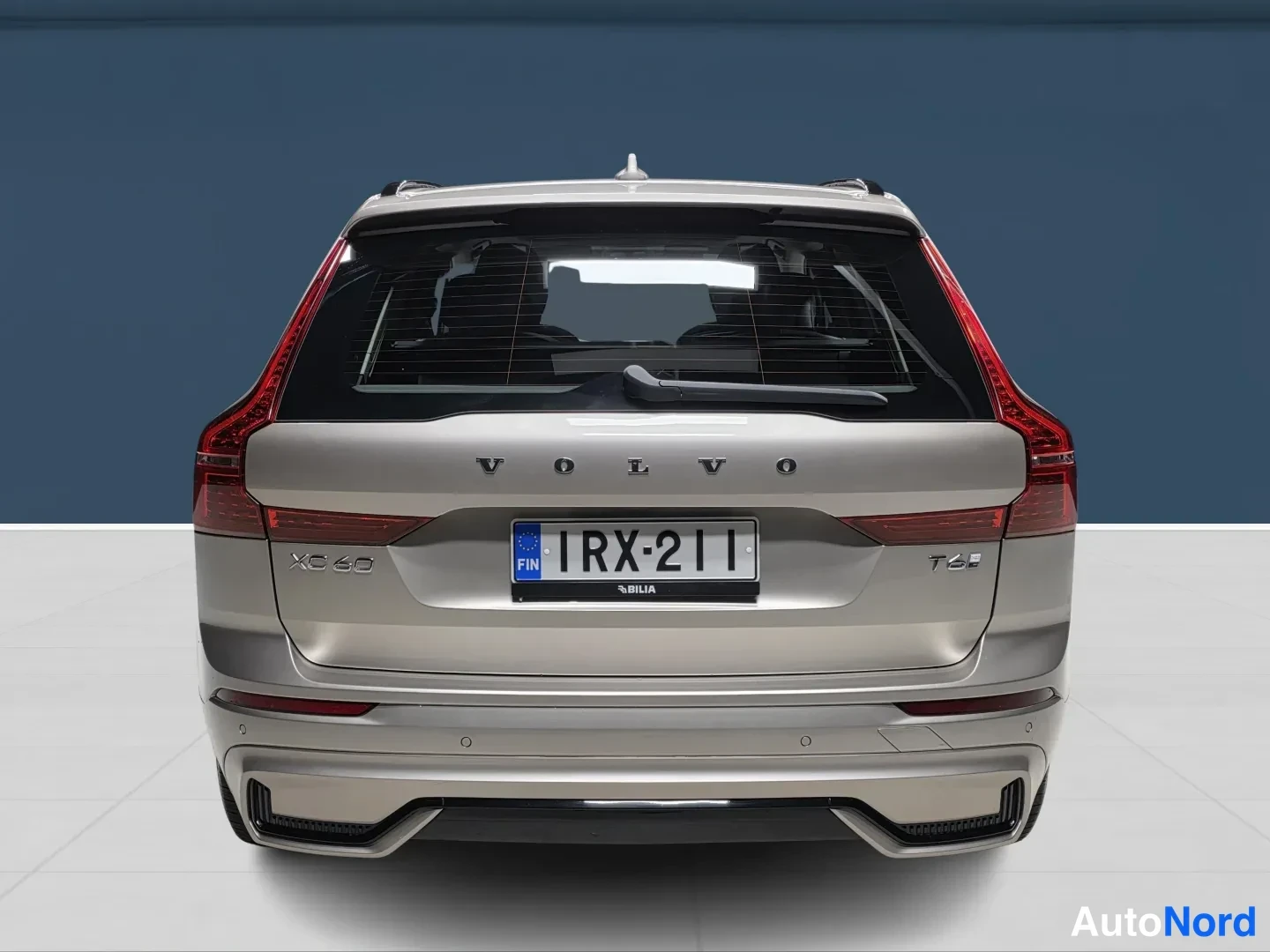 Beige Volvo XC60 2025, takaa, kuva 6