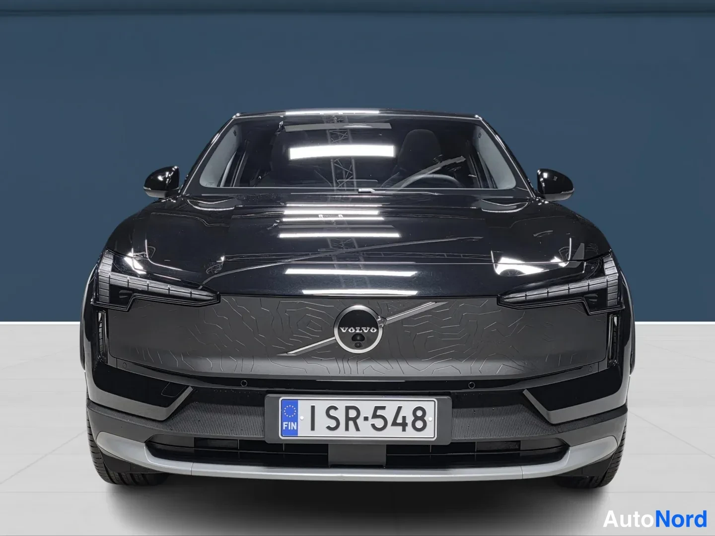 Musta Volvo EX30 Cross Country 2026, edestä, kuva 4