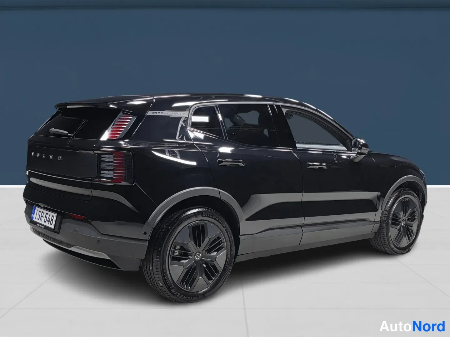 Musta Volvo EX30 Cross Country 2026, takaviisto, kuva 5