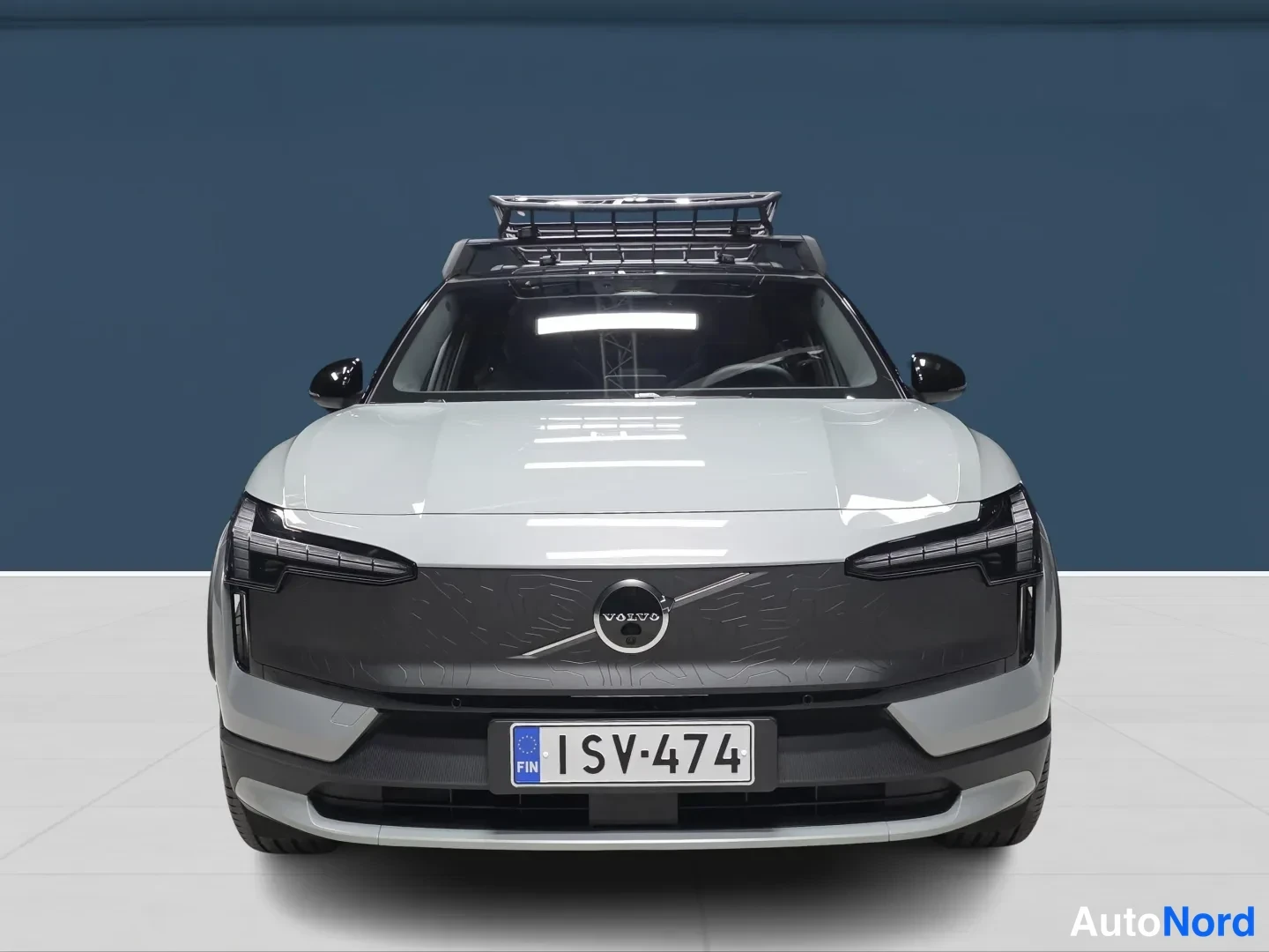 Harmaa Volvo EX30 Cross Country 2026, edestä, kuva 2