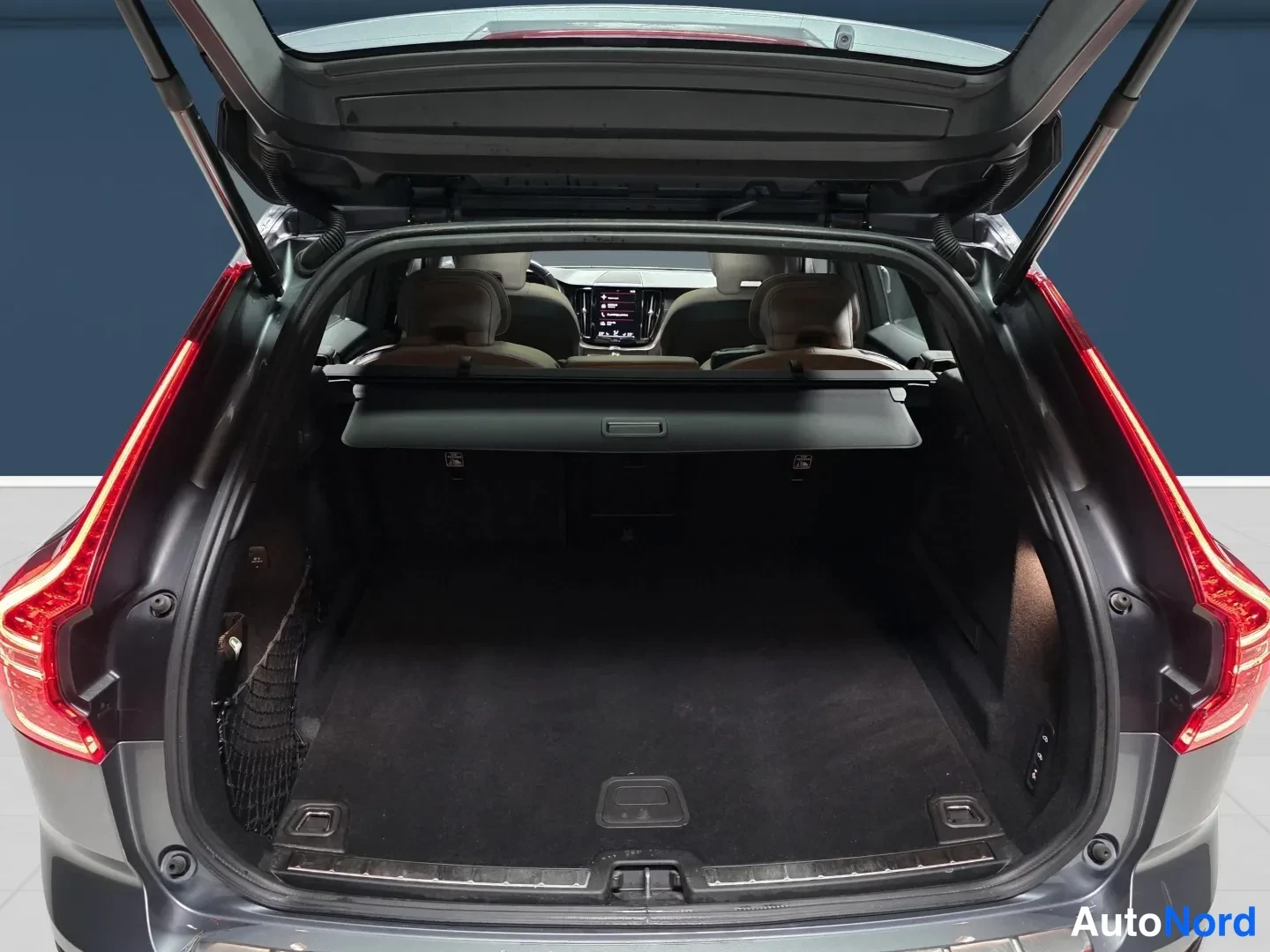 Grey Volvo XC60 2020, rear, photo 6