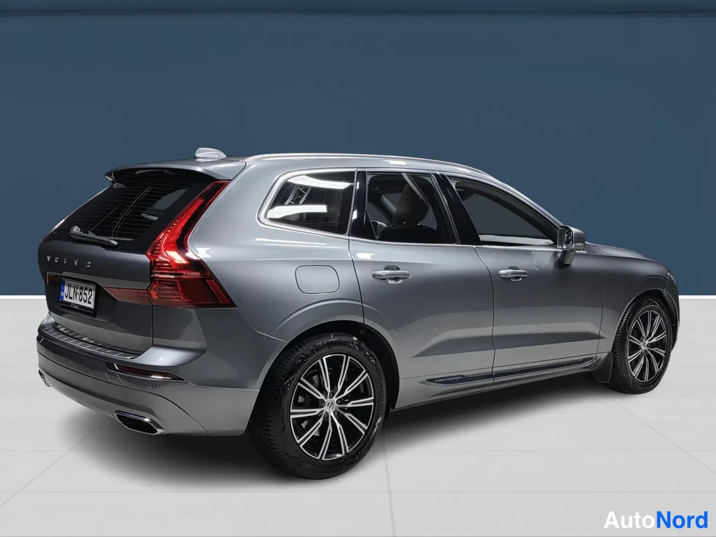 Grey Volvo XC60 2020, rear three-quarter, photo 4