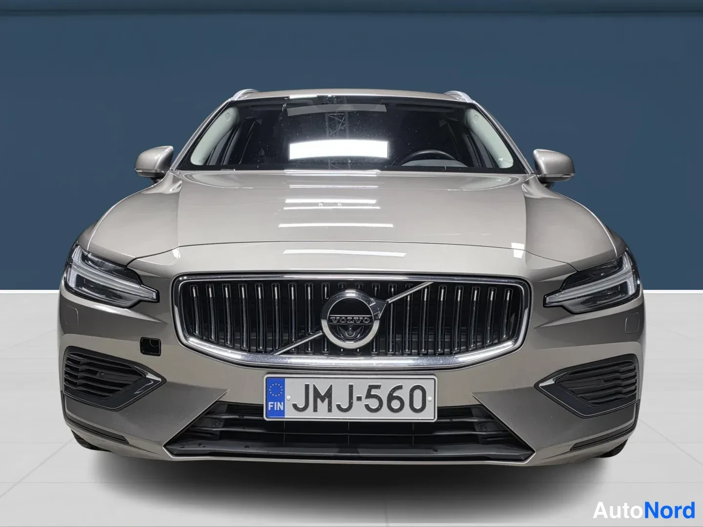 Grey Volvo V60 2022, front, photo 3