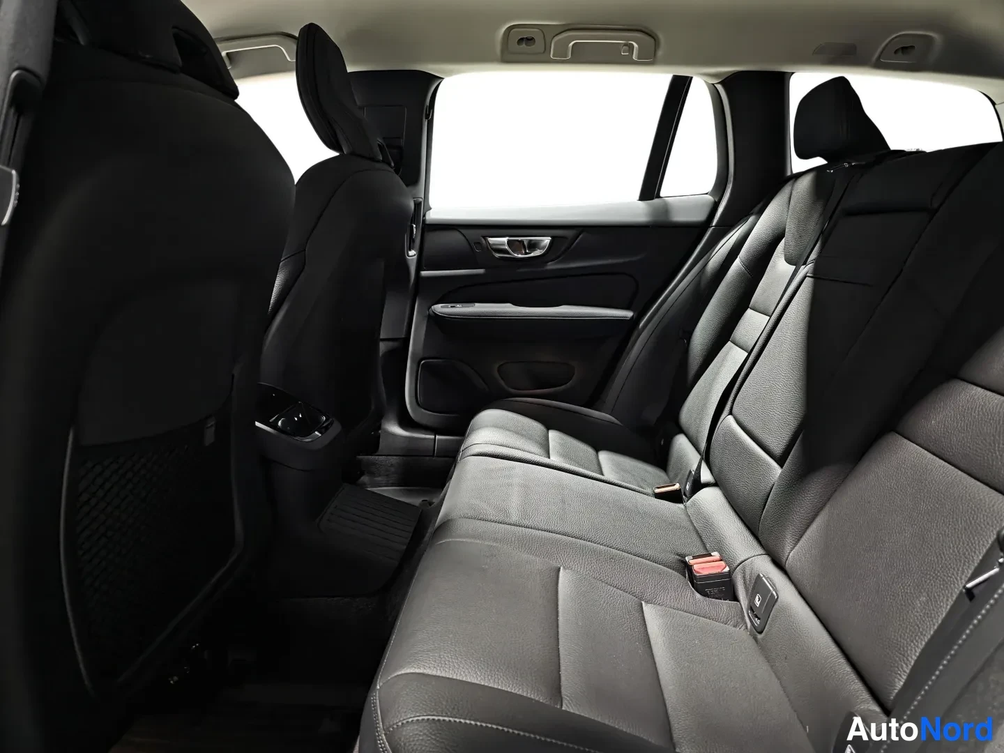 Grey Volvo V60 2022, photo 15