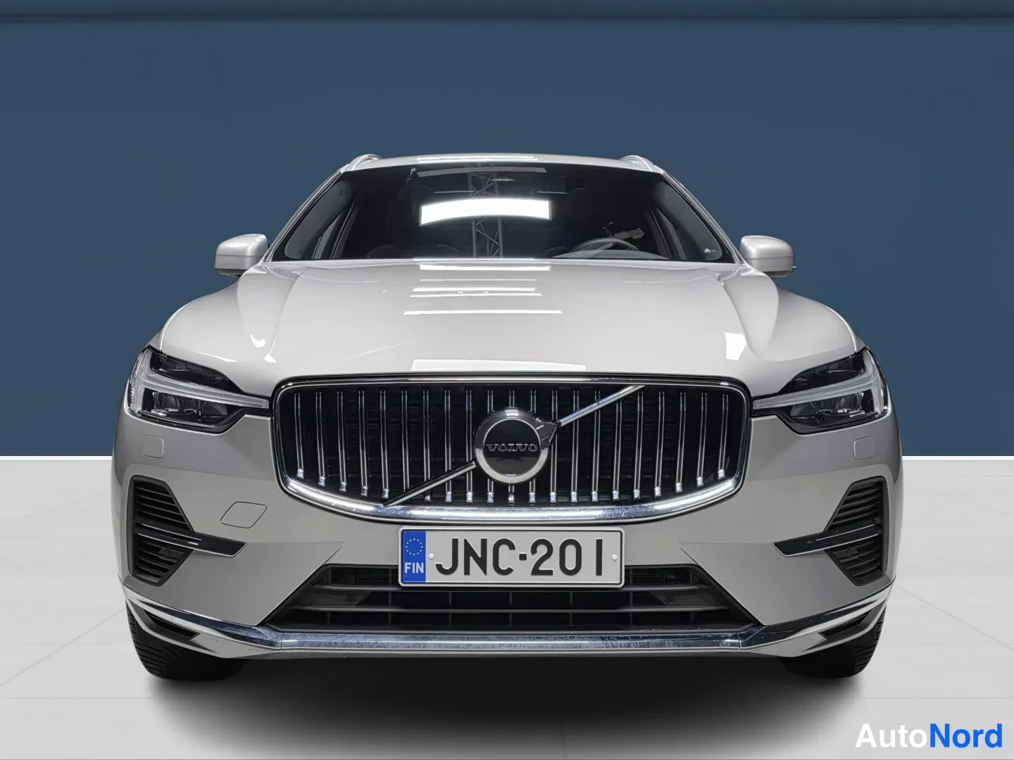 Hopea Volvo XC60 2024, edestä, kuva 3