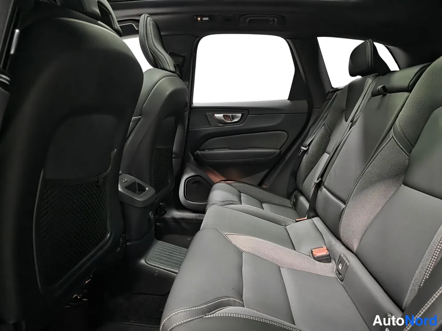 Hopea Volvo XC60 2024, kuva 10
