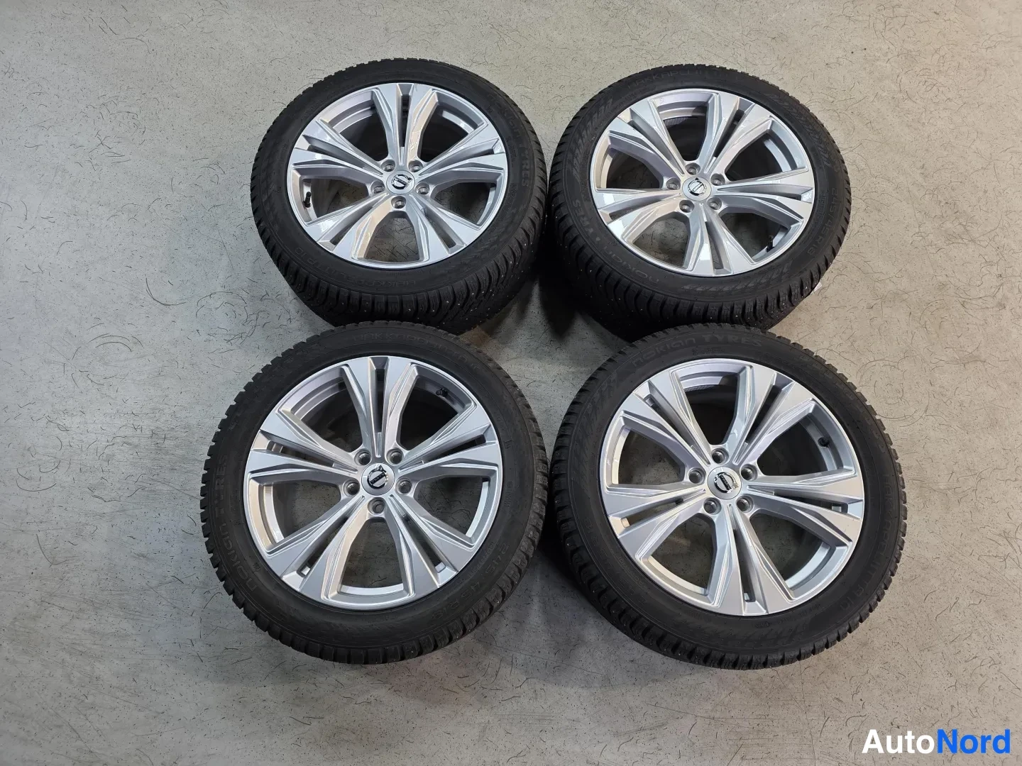 Blå Volvo V90 2025, bild 11