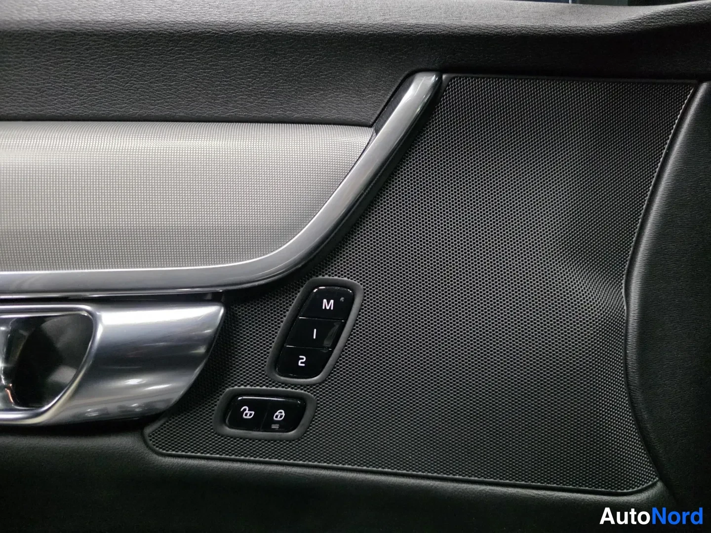 Blå Volvo V90 2025, bild 12