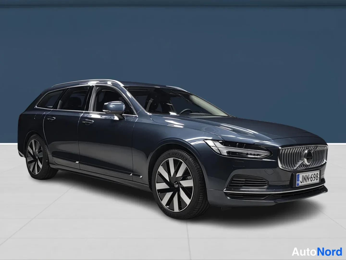Blå Volvo V90 2025, bild 2