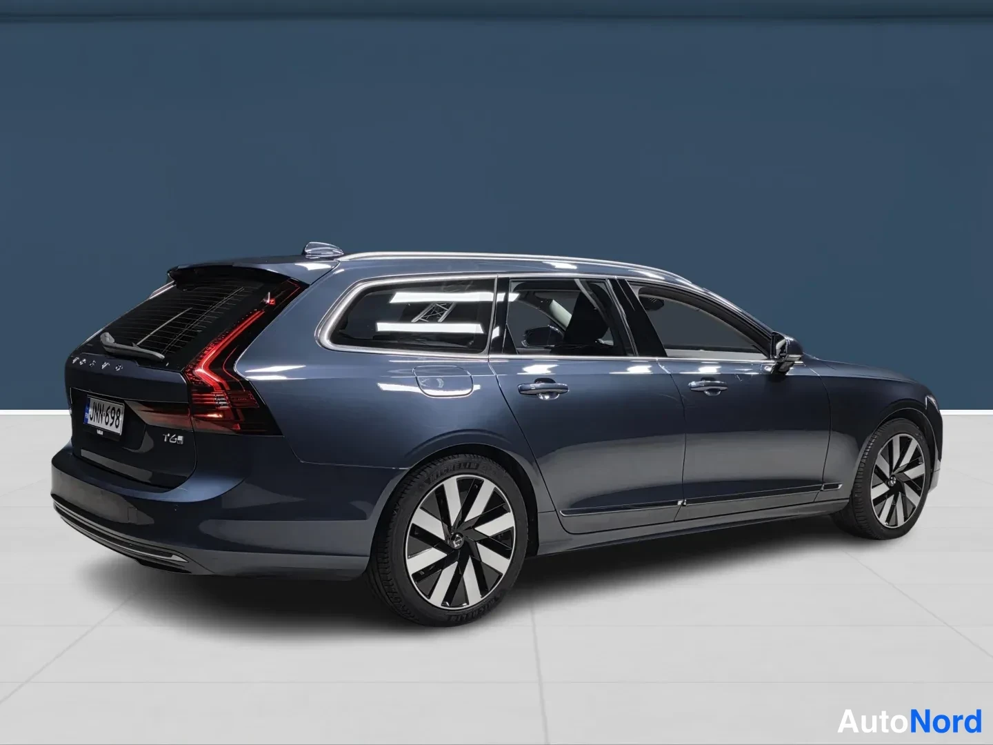 Blå Volvo V90 2025, bild 4