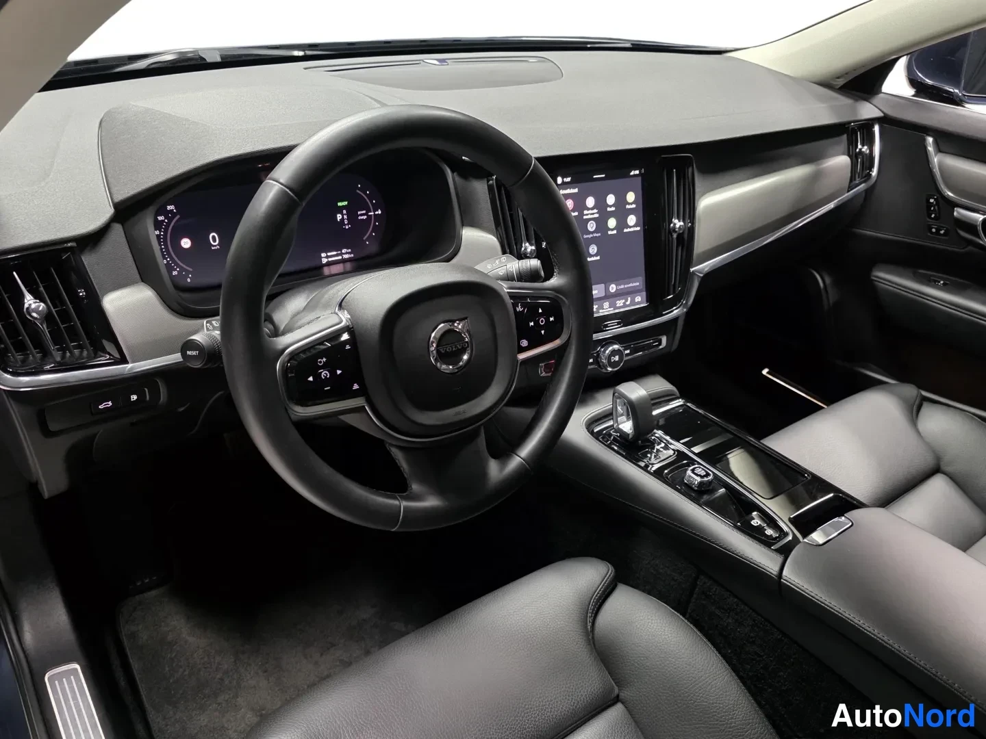 Blå Volvo V90 2025, bild 9