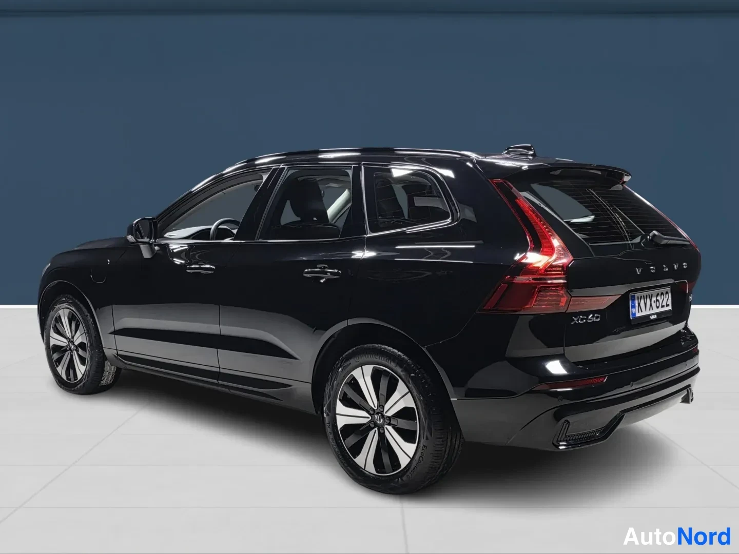 Musta Volvo XC60 2025, takaviisto, kuva 5