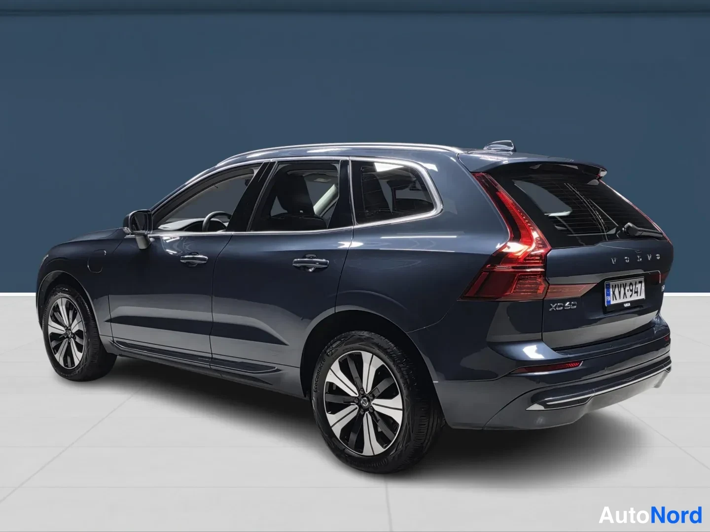 Sininen Volvo XC60 2025, takaviisto, kuva 5