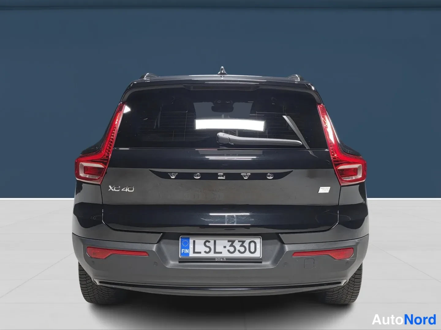 Musta Volvo XC40 2024, takaa, kuva 8