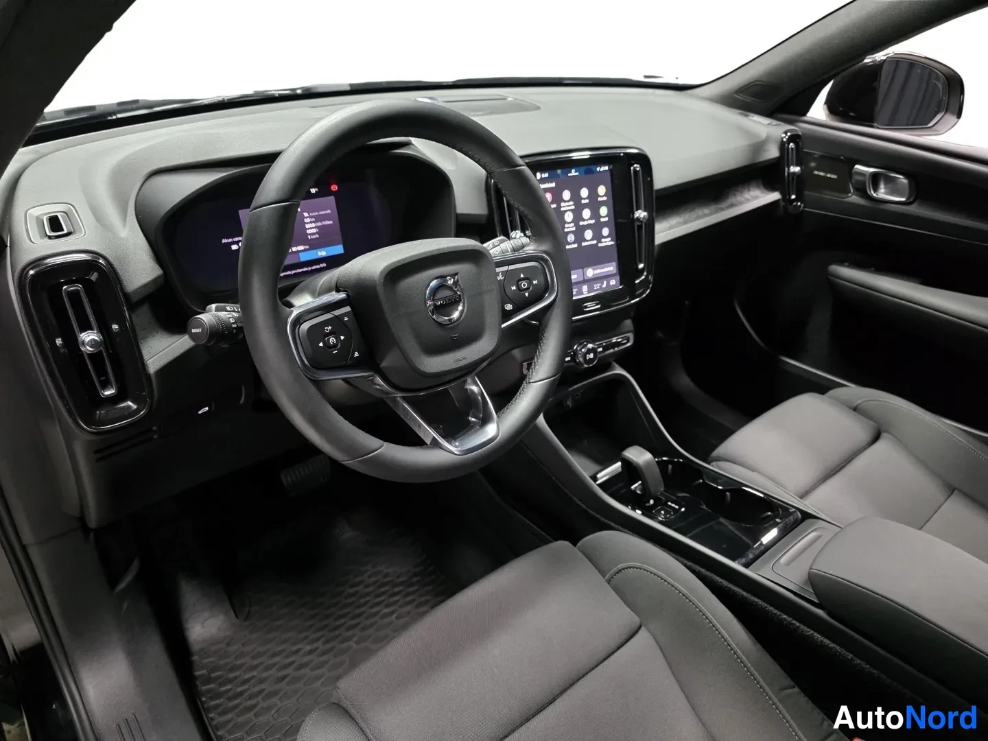 Musta Volvo XC40 2024, kuva 12