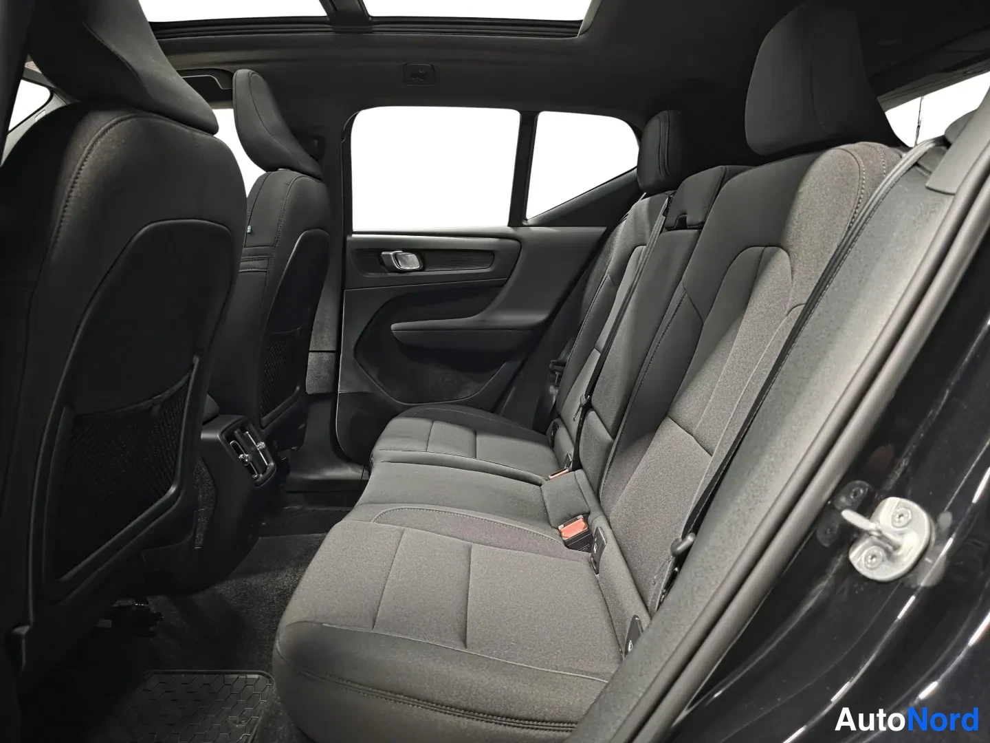 Musta Volvo XC40 2024, kuva 13