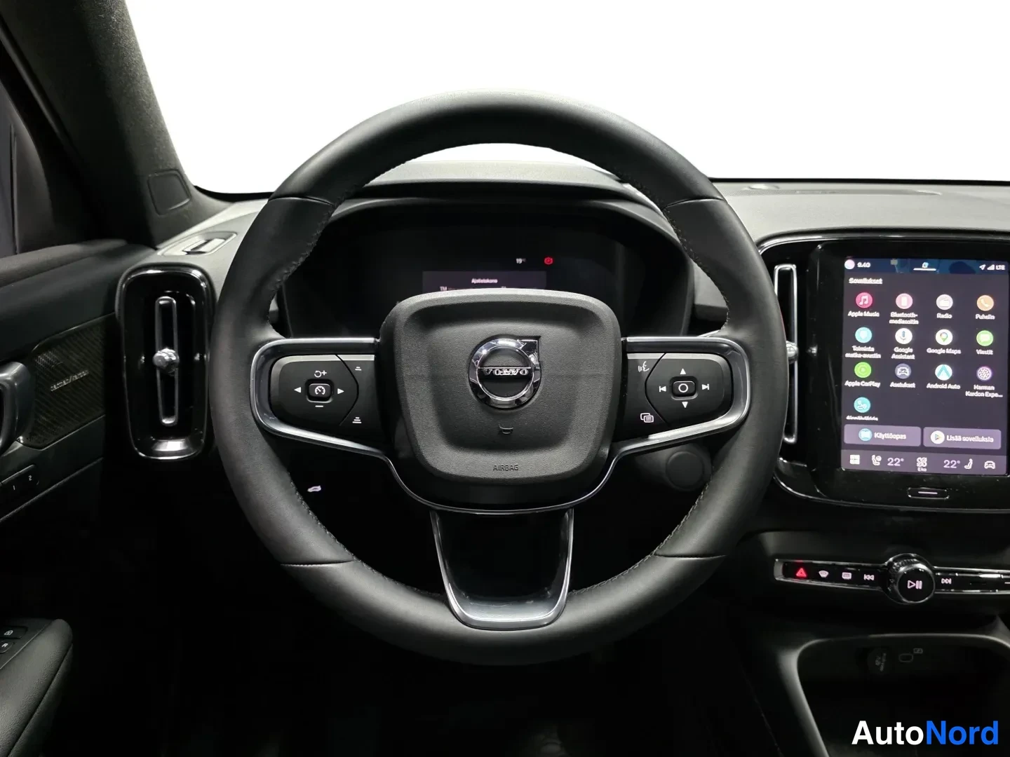 Musta Volvo XC40 2024, kuva 14