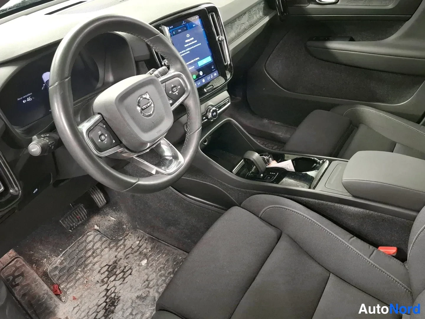 Black Volvo XC40 2024, photo 6