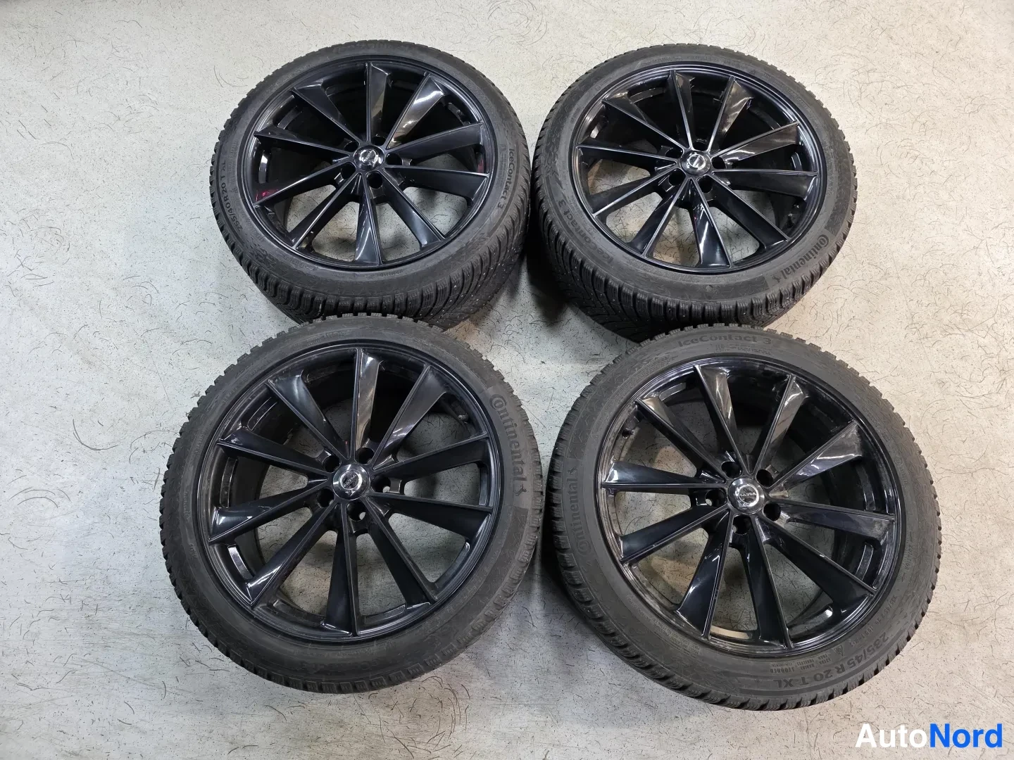 Musta Volvo XC40 2024, kuva 10