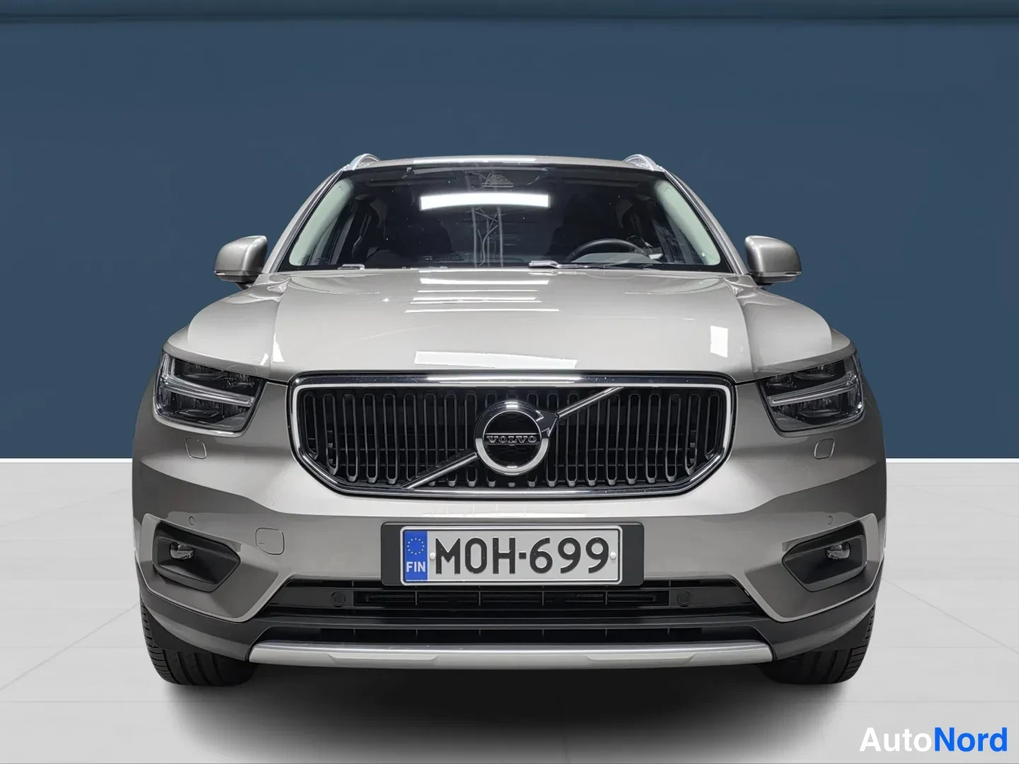 Grey Volvo XC40 2022, front, photo 3