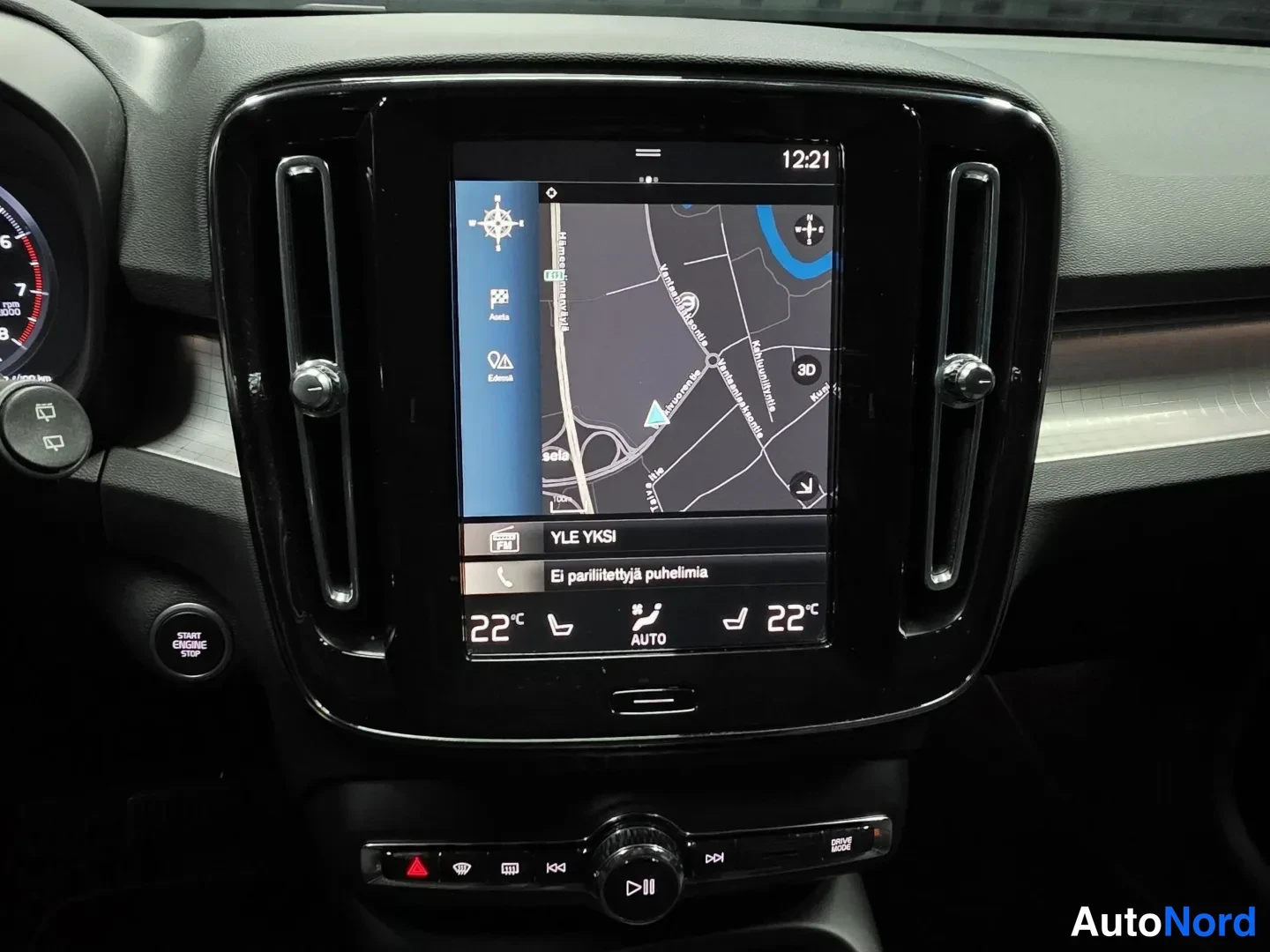 Grey Volvo XC40 2022, photo 13