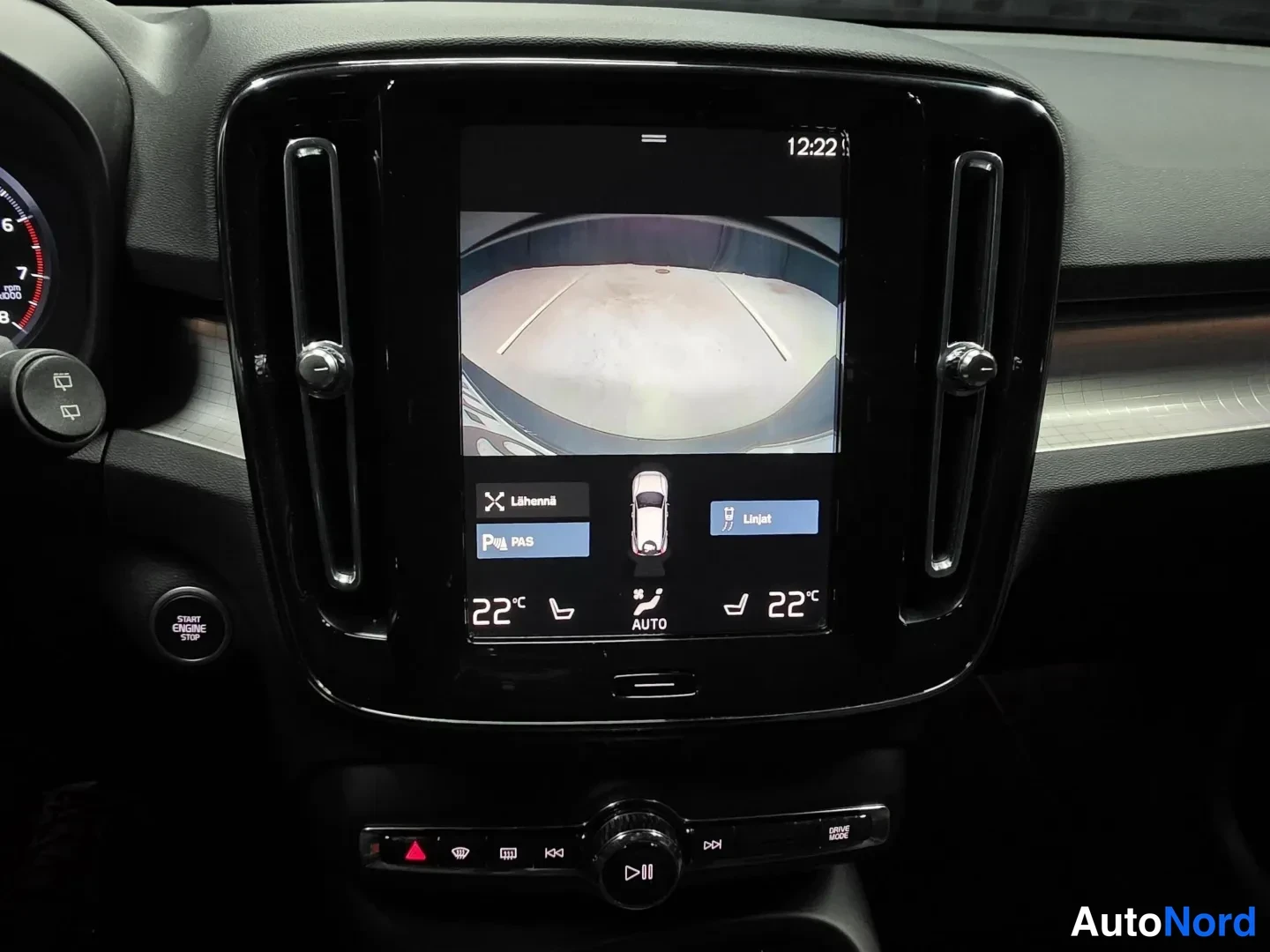 Grey Volvo XC40 2022, photo 14